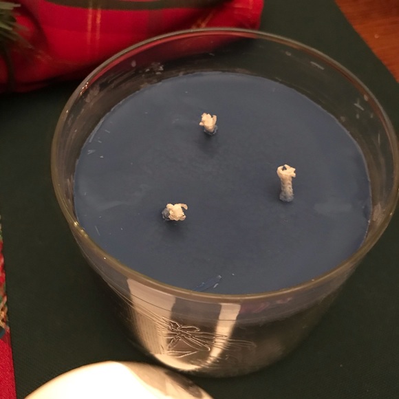 Bath & Body Works “Winter Daisy” 3 Wick Candle - Picture 3 of 4